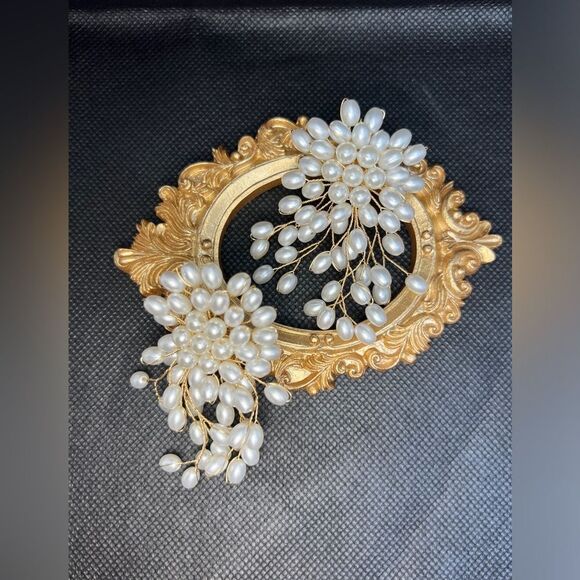 Pearl and Gold Earrings - Picture 6 of 9